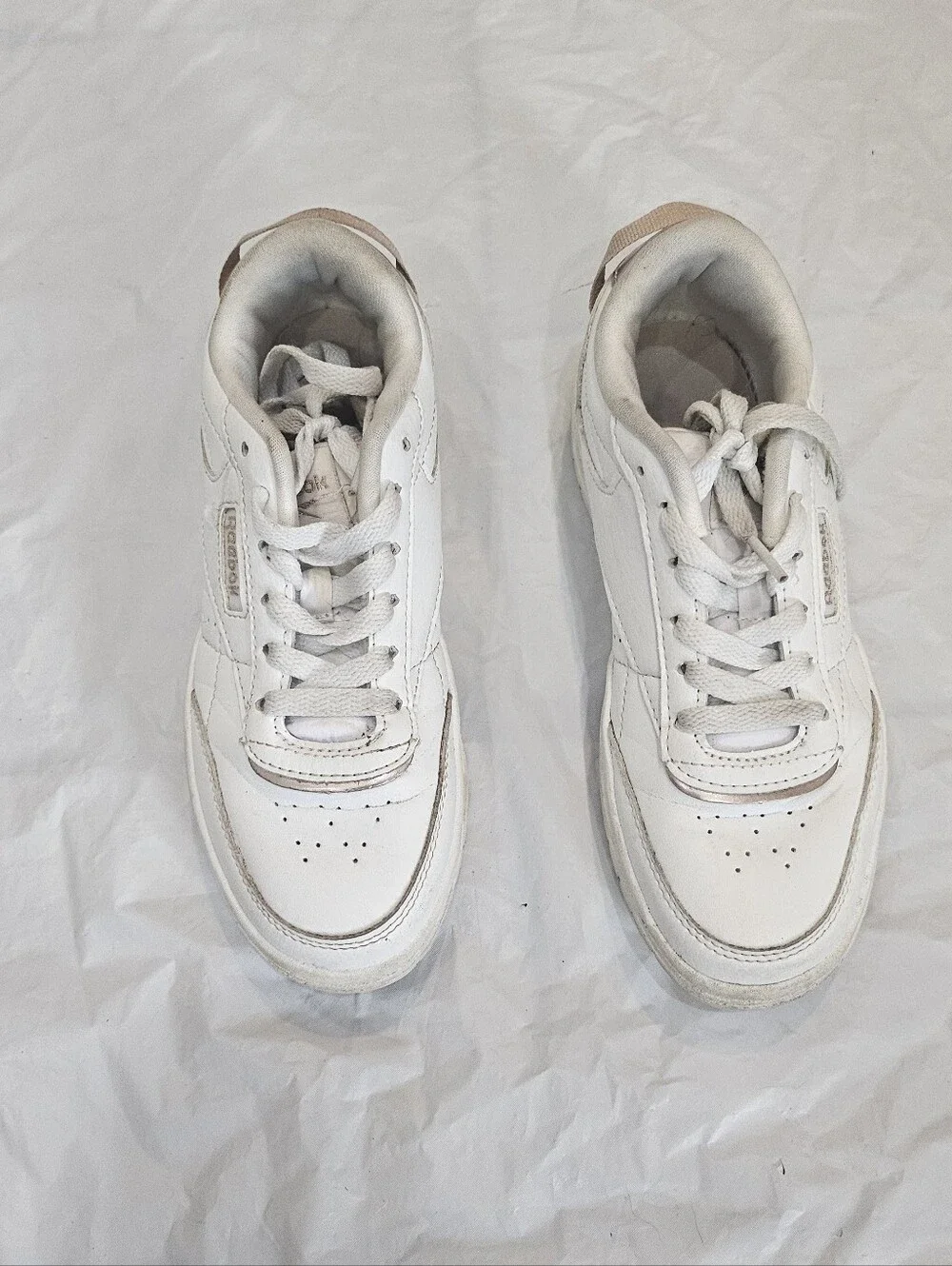 Reebok Club MEMT Youth Size 2 / Women's 3.5 White Gold
